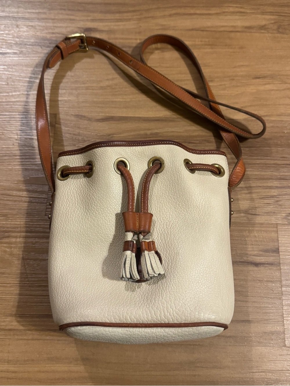 Vintage Dooney & Bourke bucket bag